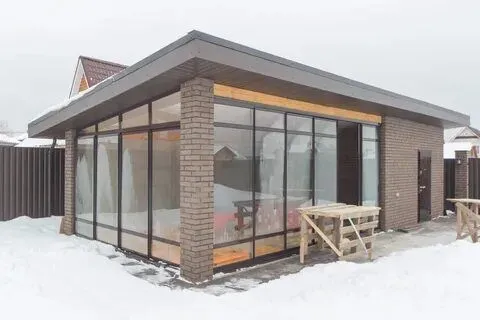 ملحق اسمنت بورد بواجهة زجاجية مقاول ملاحق في الرياض